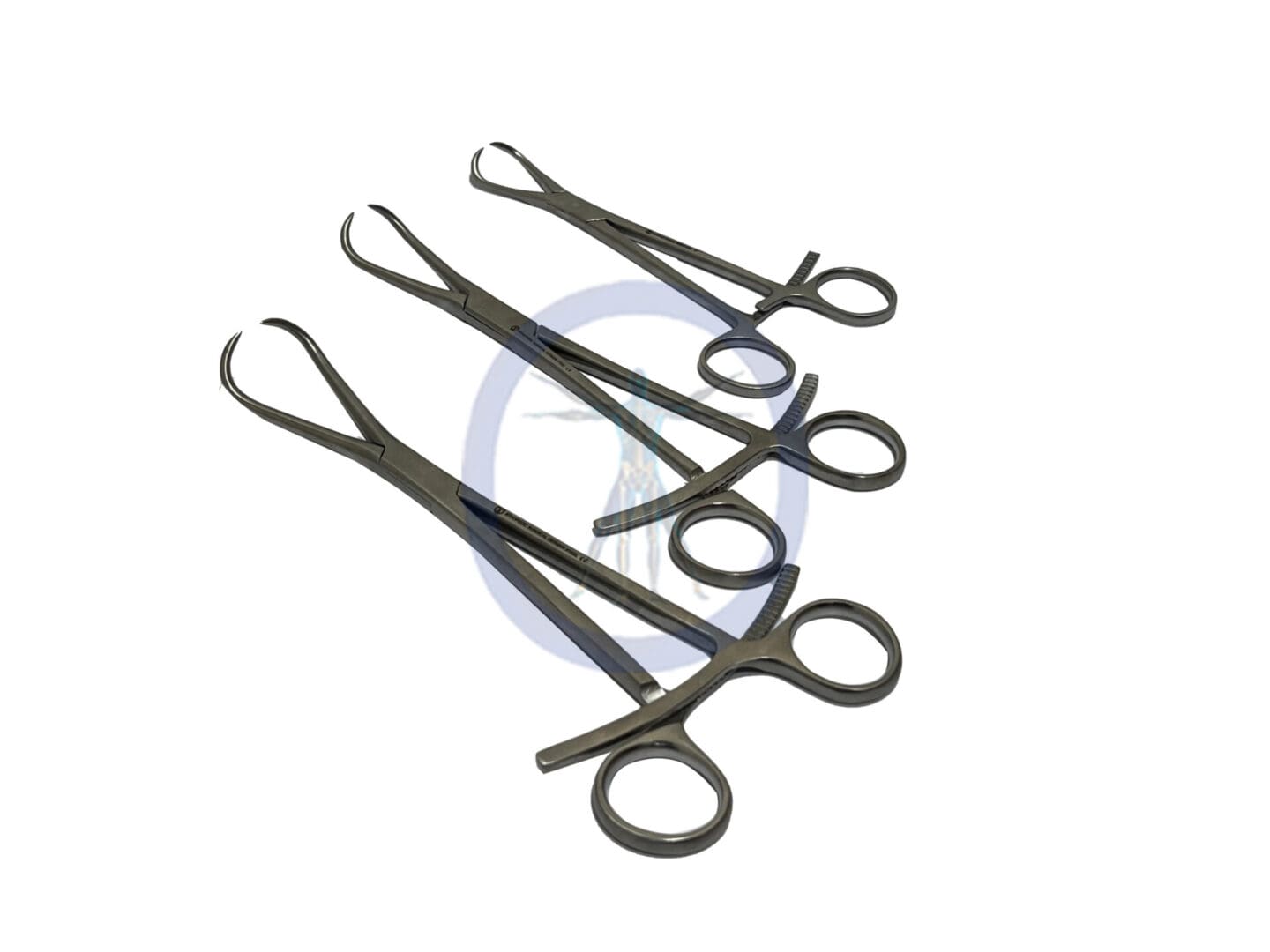 A group of scissors that are sitting on top of the floor.