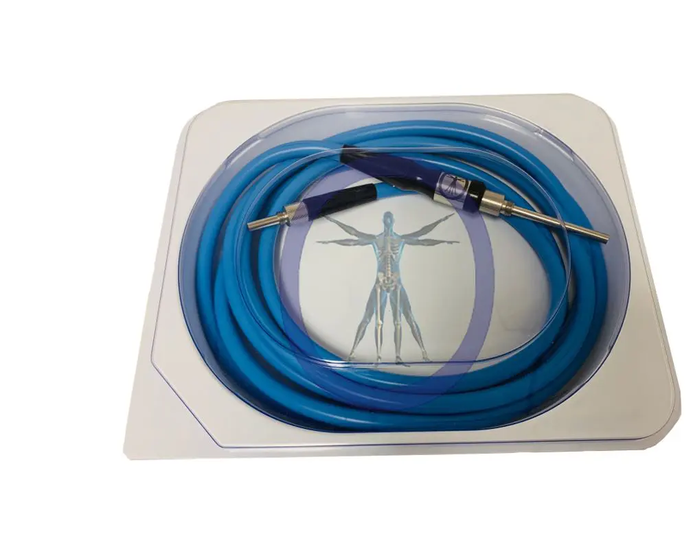 A coiled blue Orthopedic Surgical Solutions 19216LTBL Smith & Nephew/Dyonics Compatible Light Source Cable on a tray with a silver connector in the center, framed by a circular illustration of da vinci’s vitruvian man.